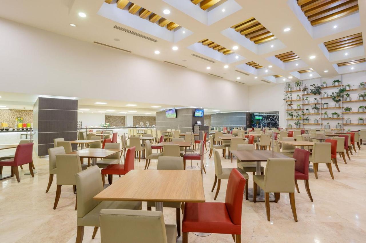 Real Inn Tijuana By Camino Real Hoteles Exterior foto The lounge at the airport