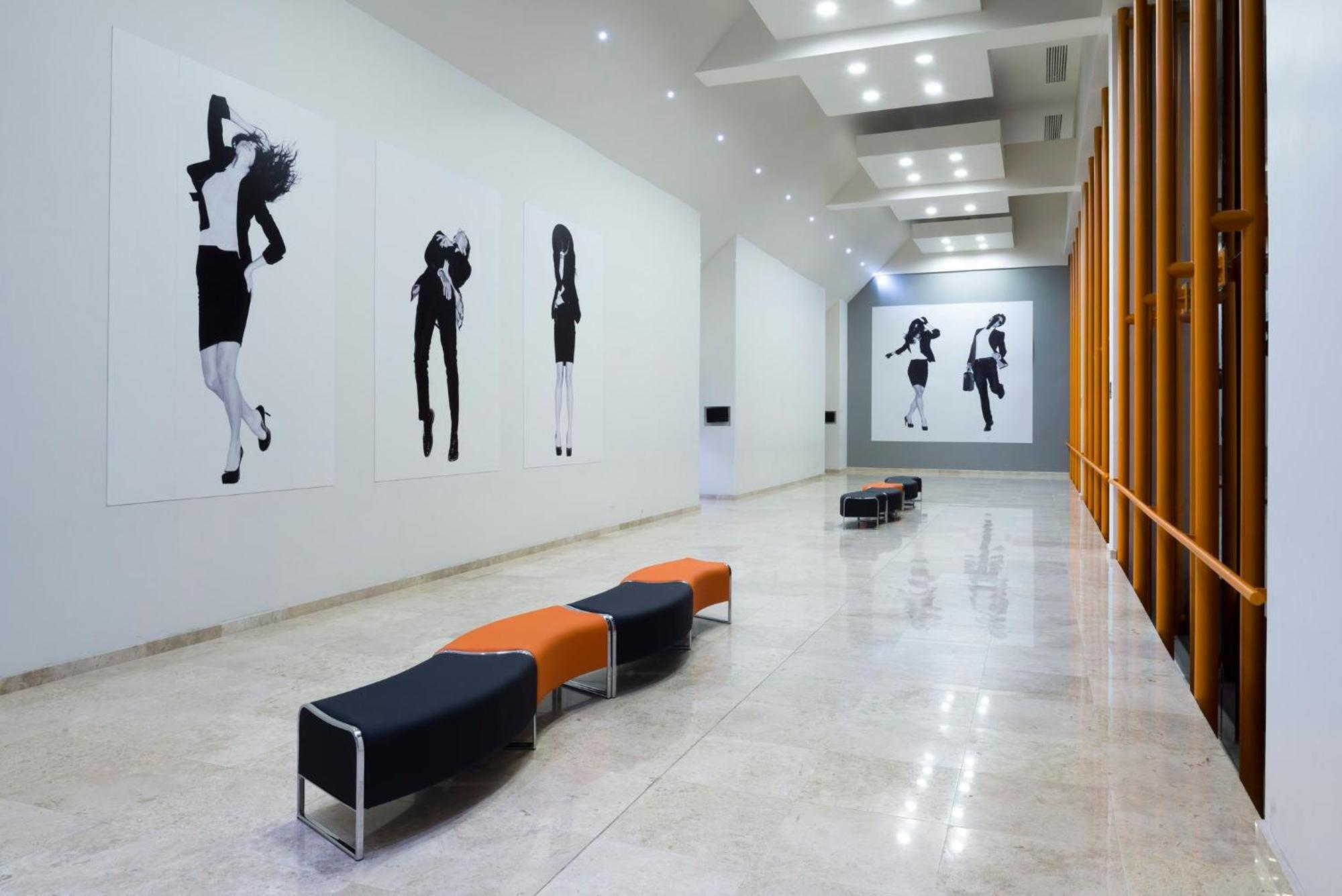 Real Inn Tijuana By Camino Real Hoteles Exterior foto The interior of the gallery
